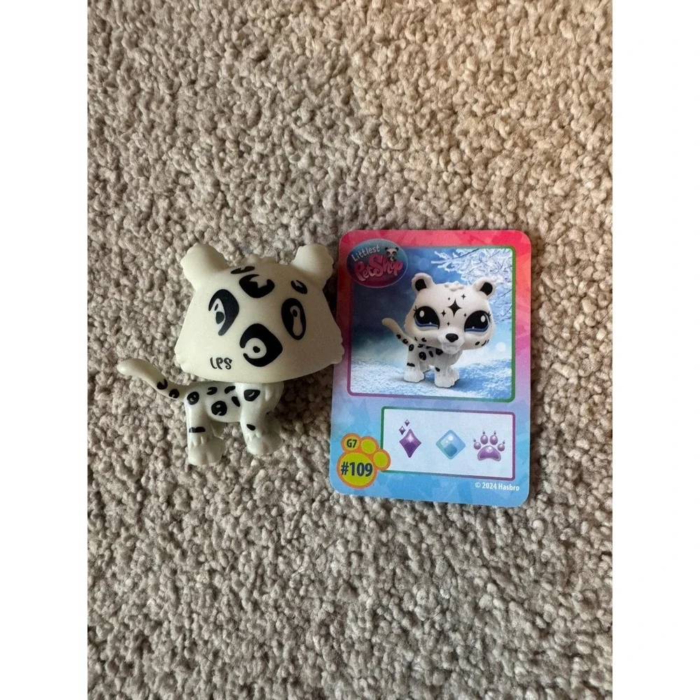 Littlest Pet Shop G7 #109, Snow Leopard from 'Snowy Day' Winter Pack